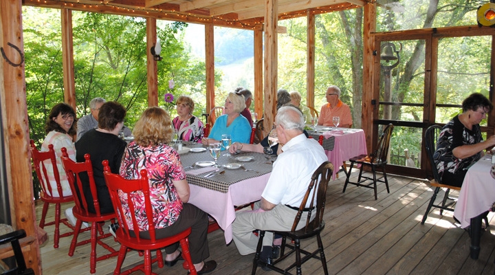 EKURA members enjoy lunch at Snug Hollow Bed & Breakfast